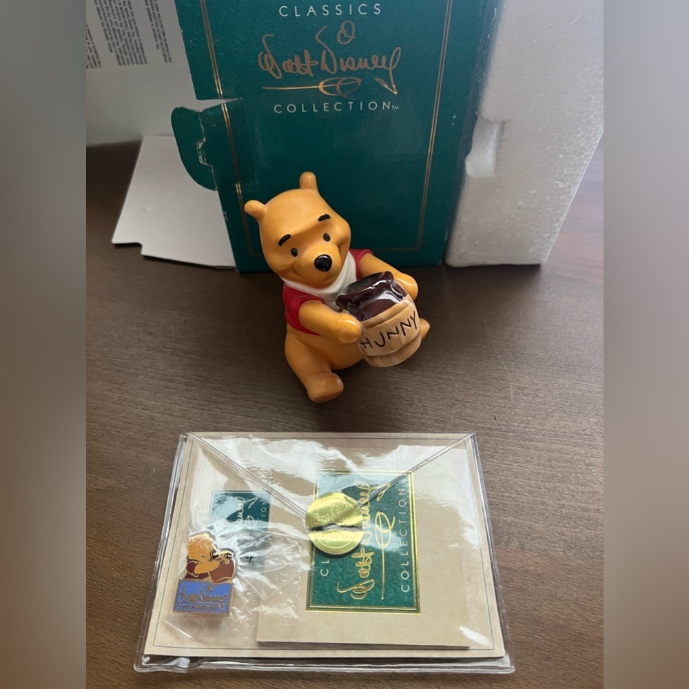 WINNIE THE POOH and THE HONEY TREE                     1996 WDCS Sculpture.